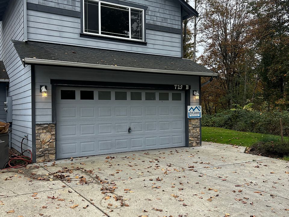 1st image of 725 84th Dr NE