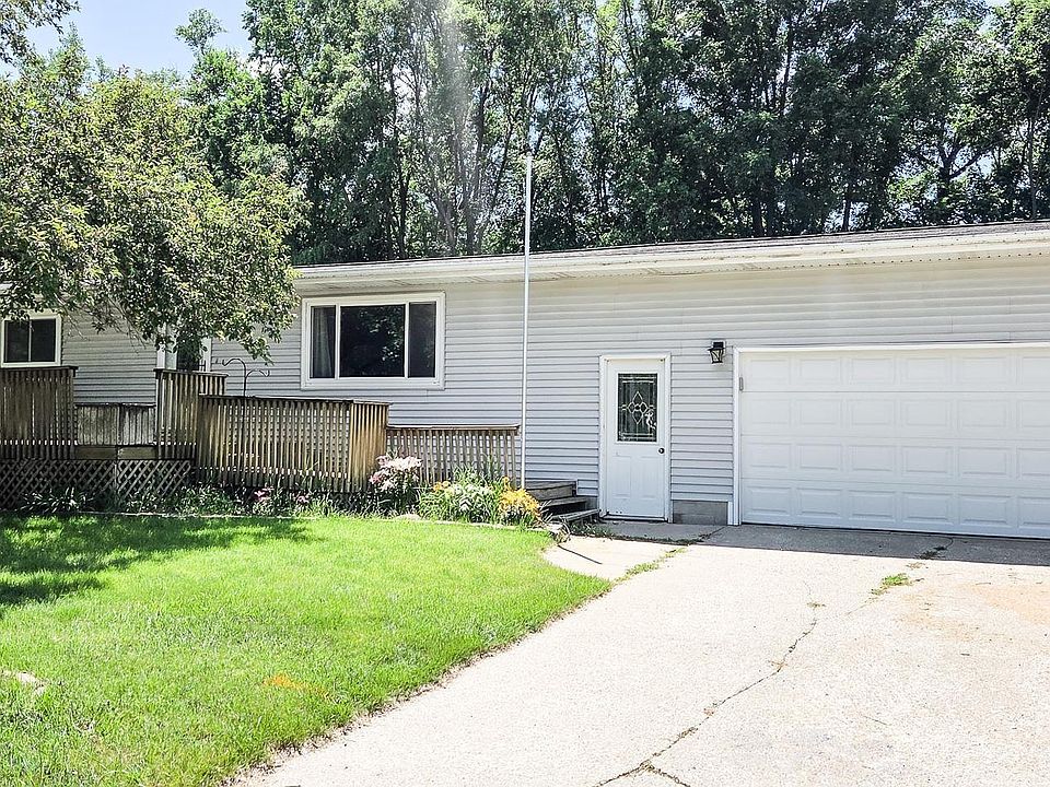 1st image of 207 Maple Ave