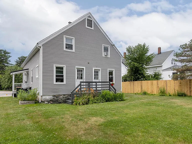 140 & 142 Sawyer Street — Photo 8