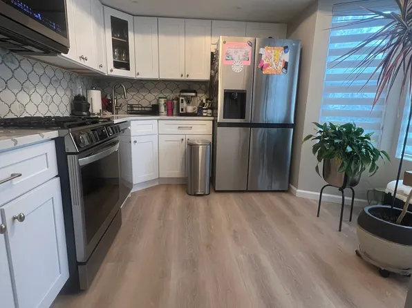 110 Wilshire Ct, Old Bridge, NJ 08857
