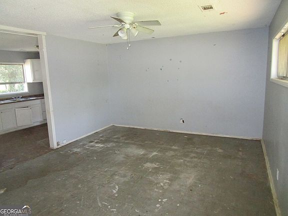 2nd image of 3480 Travis Blvd