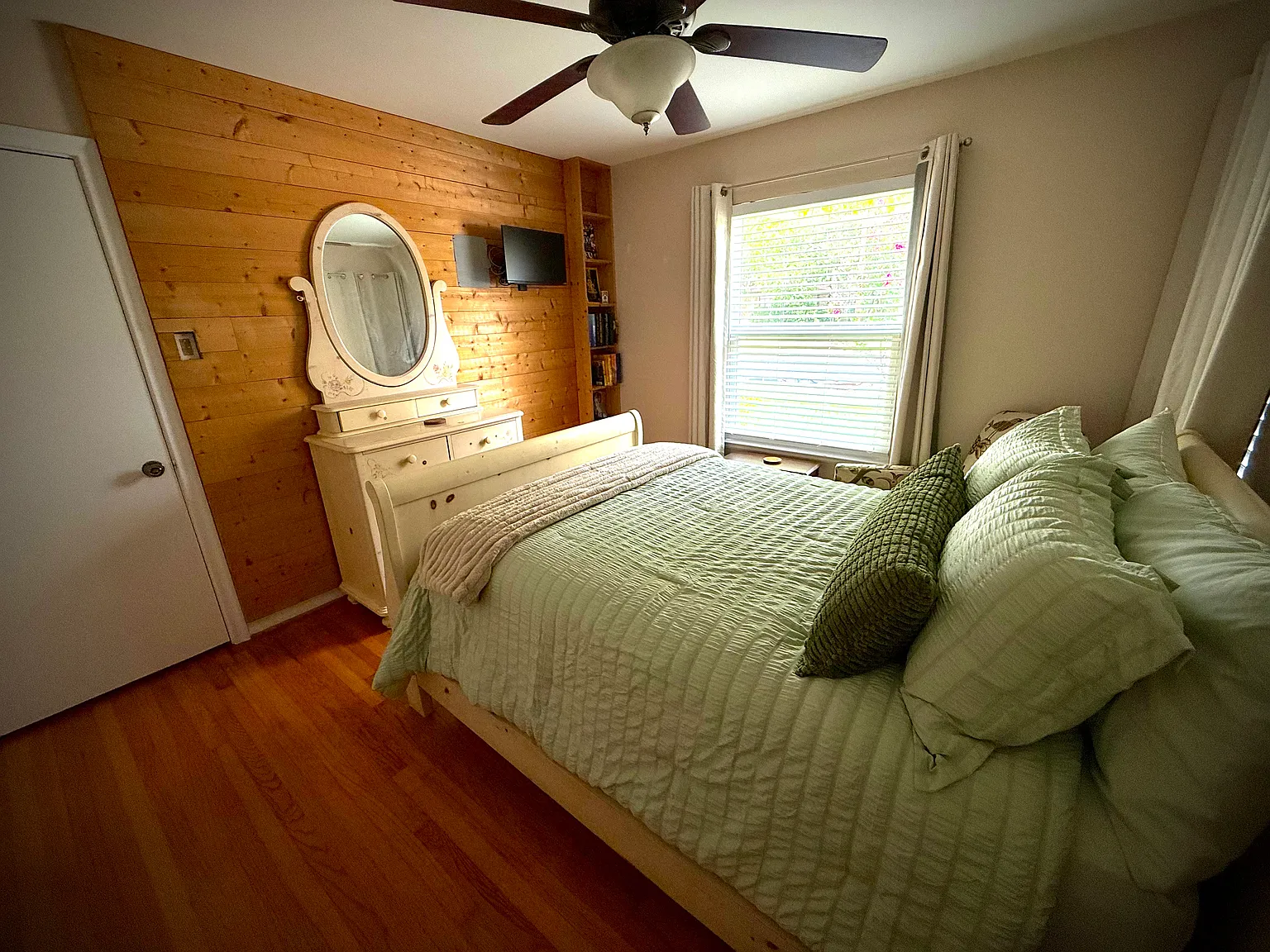 10325 Newcombe Dr — Photo 2