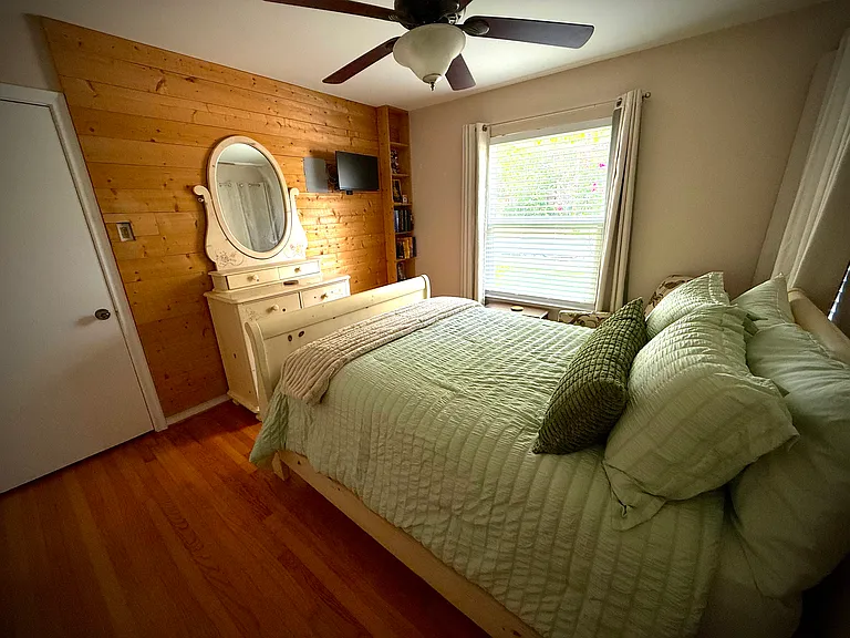10325 Newcombe Dr — Photo 2