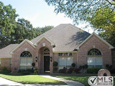 1st image of 804 Woodbury Ct