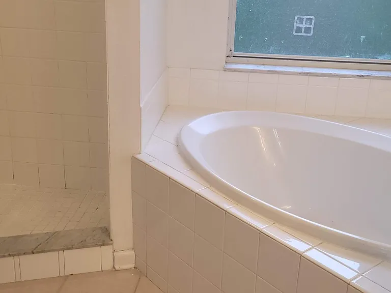 2120 Justin Ave — Photo 8