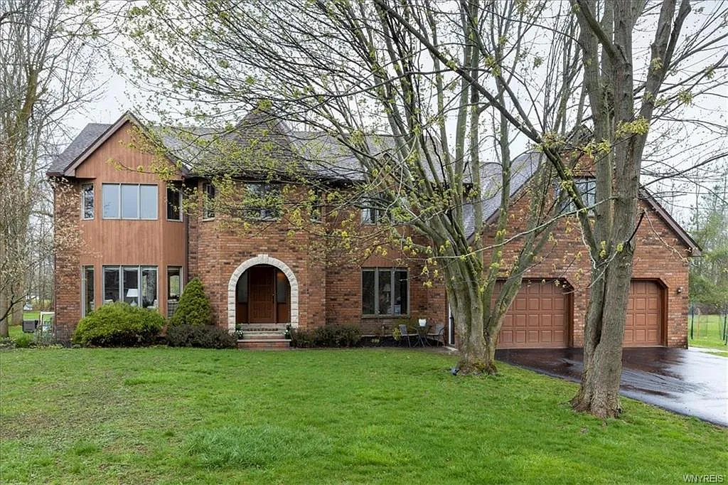 5366 Thompson Rd photo 1
