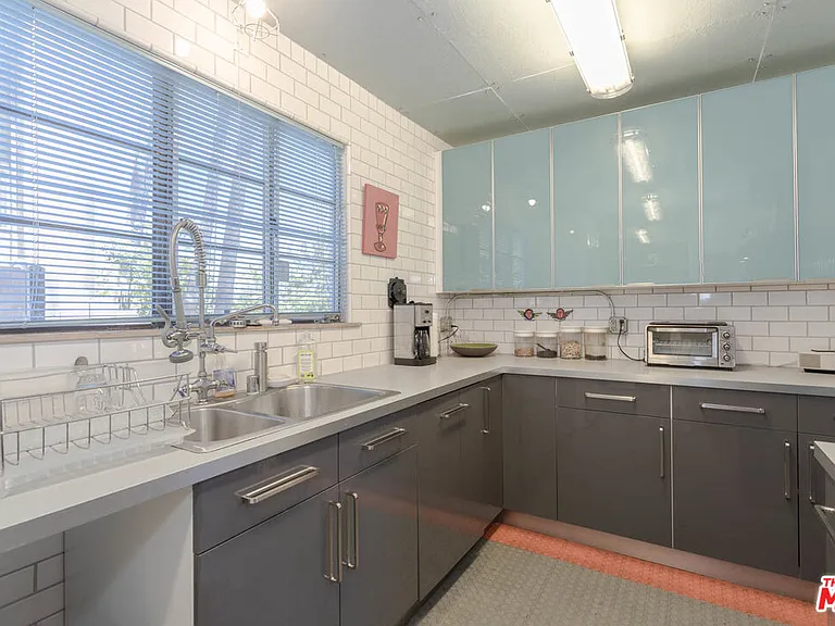 10959 Strathmore Dr — Photo 18