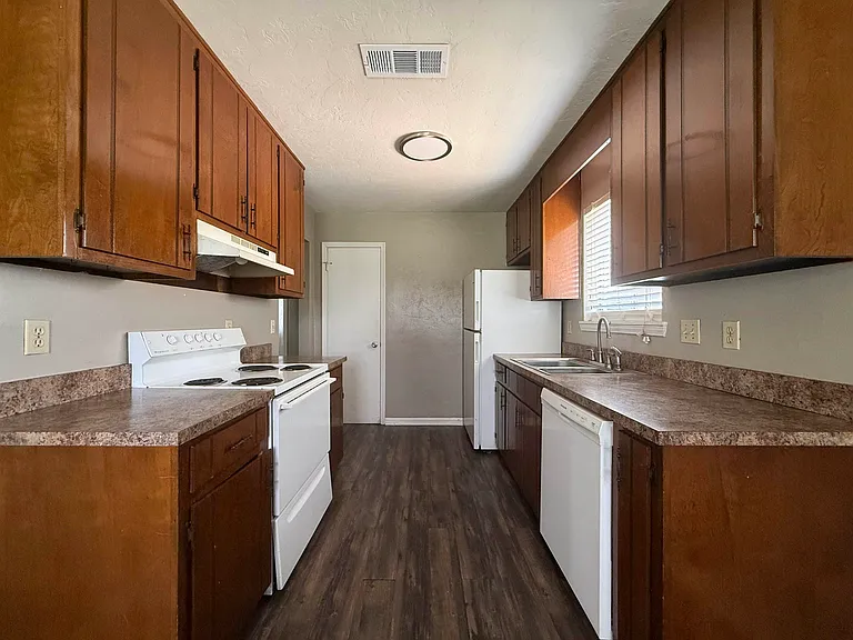 1411 Lazy Brk #C — Photo 3