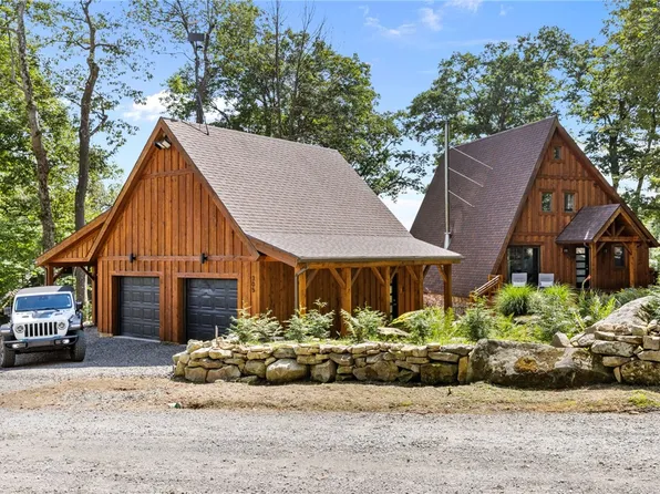 305 Highlands Dr, Boswell, PA 15531