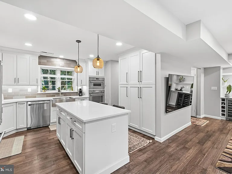 4880 Chevy Chase Dr #133 — Photo 10