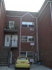 2nd image of 918 E 106th St