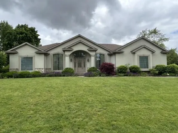 207 Meadowbrook Ln, Saint Marys, OH 45885