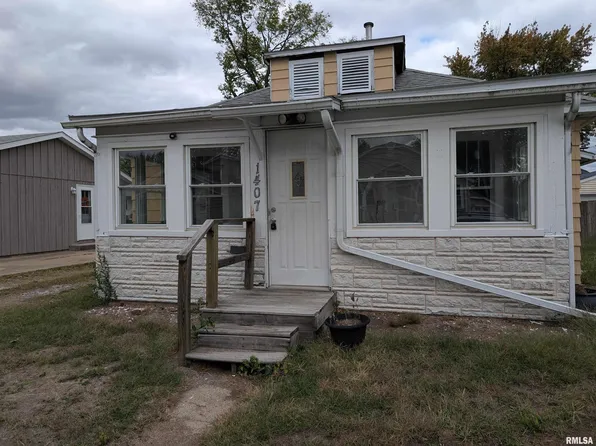 1407 Martha St, Pekin, IL 61554