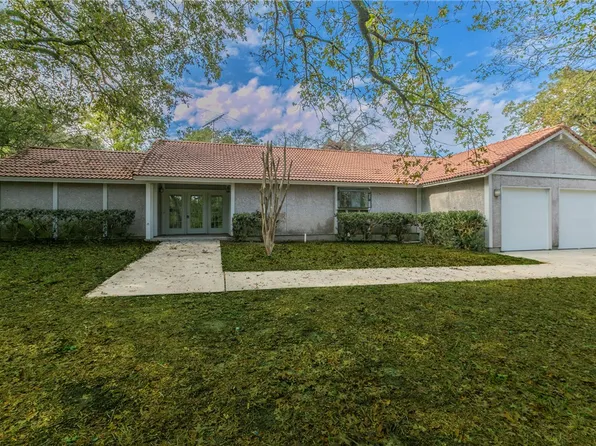 143 Hilltop Dr, Hilltop Lakes, TX 77871