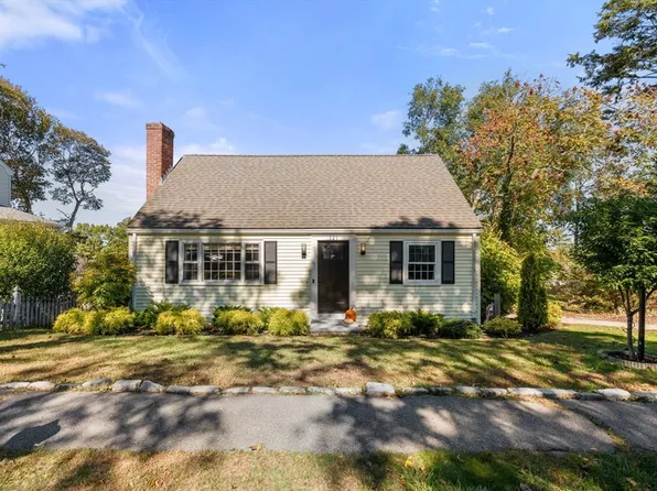 121 Hillside Ave, Quincy, MA 02170