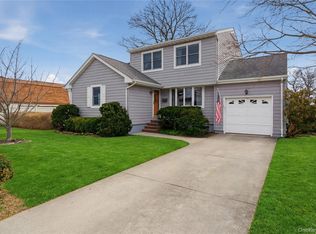 219 E John Street, Lindenhurst, NY