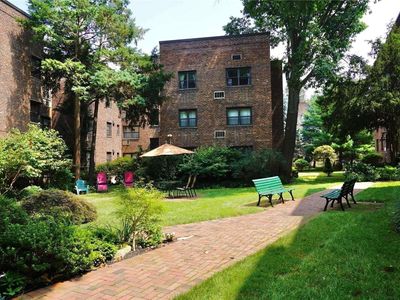 50 Brompton Road #1M, Great Neck, NY, 11021