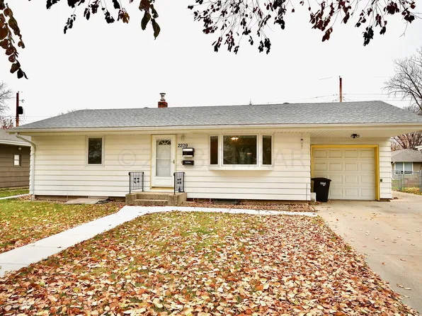 2209 10th St N, Fargo, ND 58102