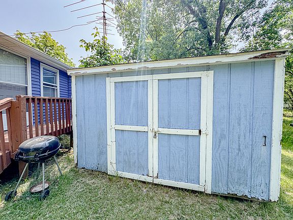 4th image of 11/221 Woodhaven Dr E