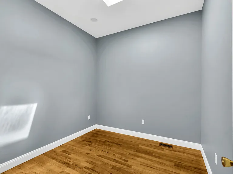 28 Roosevelt Pl #2 — Photo 10