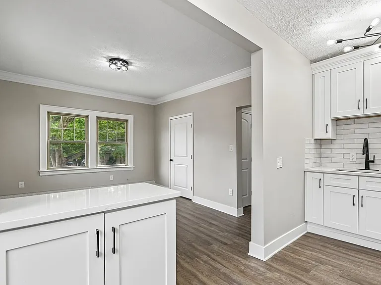 Archwood Manor — Photo 10