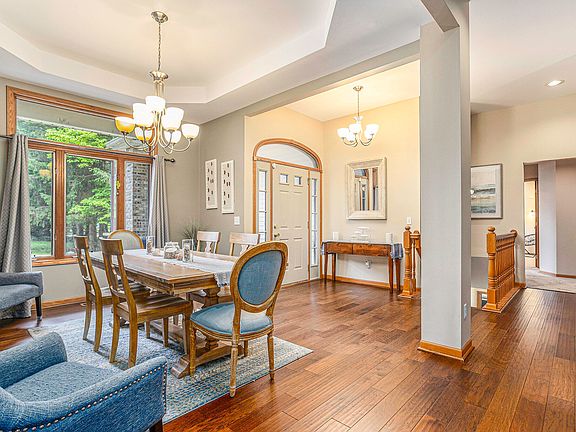 4th image of 106 Lancaster Cir