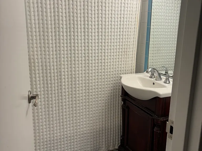 103 Nottingham Rd #H — Photo 9