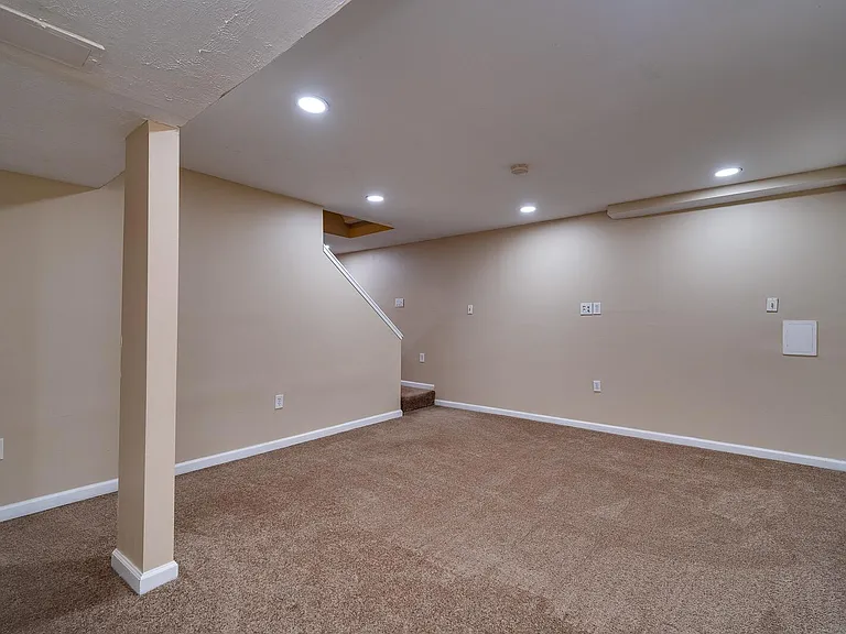 6978 Fallen Oaks Dr — Photo 25