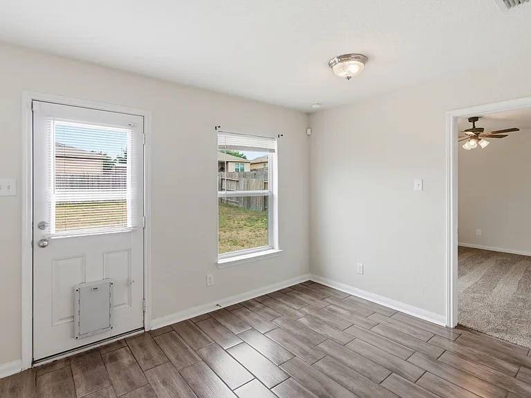 6230 Lake Victoria St — Photo 4