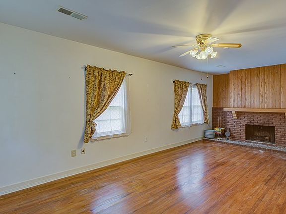 2nd image of 913 National St