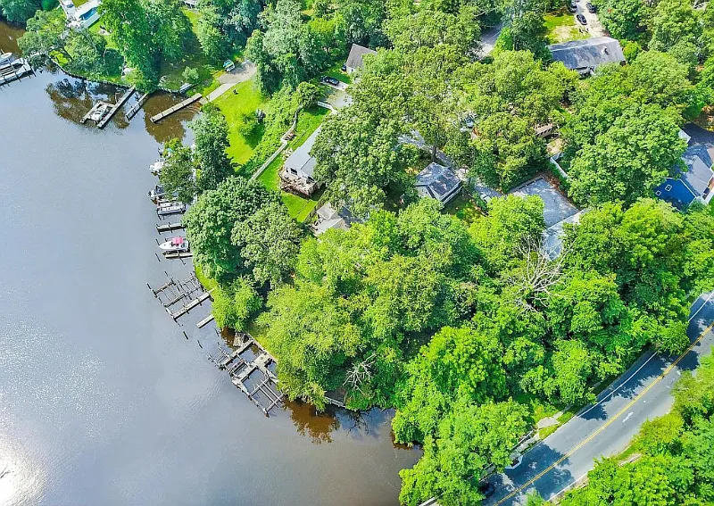 Modern 2BR + Office | Waterfront Living, Open Layout, Quartz Kitchen, Storage, Near Annapolis — Photo 3