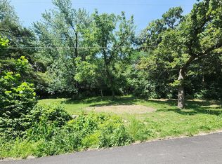 6938 Berry Rd, Kansas City, KS 66106