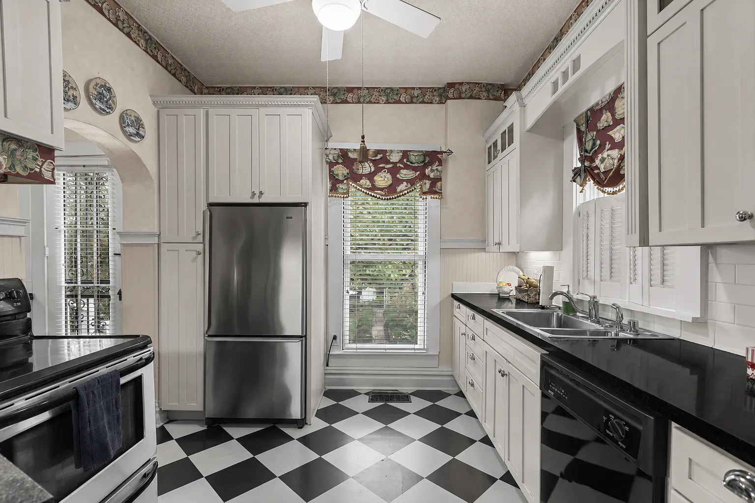 2 bed, 2123 sqft, $2,100 — Photo 3