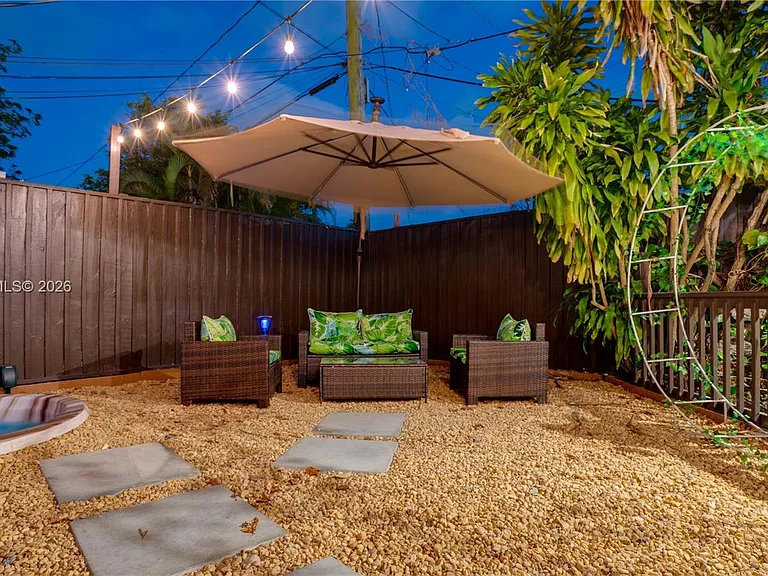 301 SW 69th Ave — Photo 8