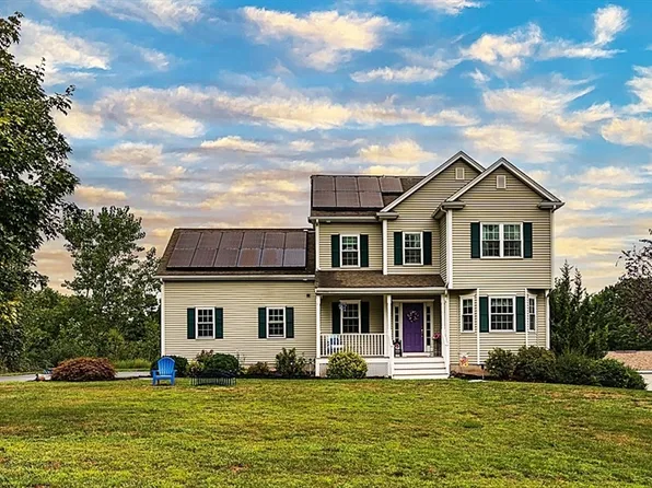 74 Glenside Dr, Blackstone, MA 01504