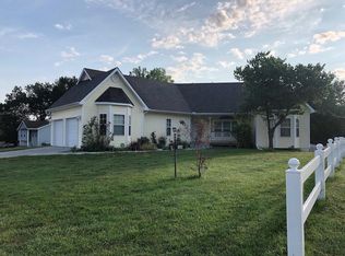 306 NW Leanne Ln, Blue Springs, MO 64015