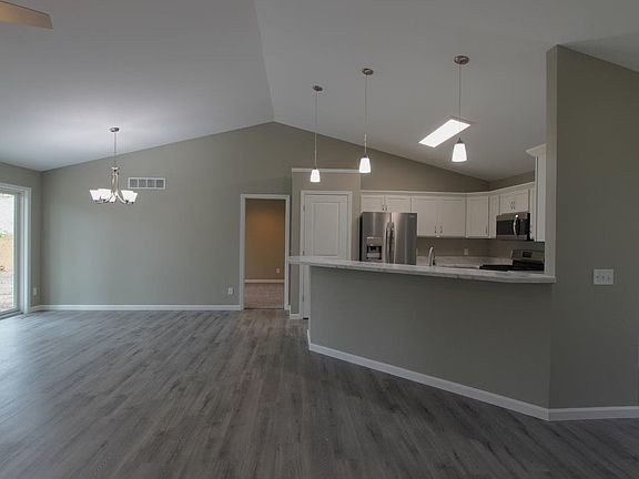 2nd image of 2604 Tulip Blvd