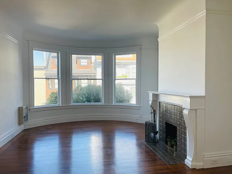 2937 Scott St — Photo 2