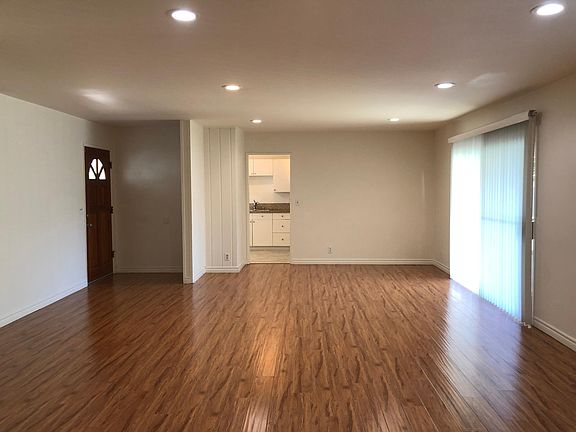 4th image of 22932 Covello St