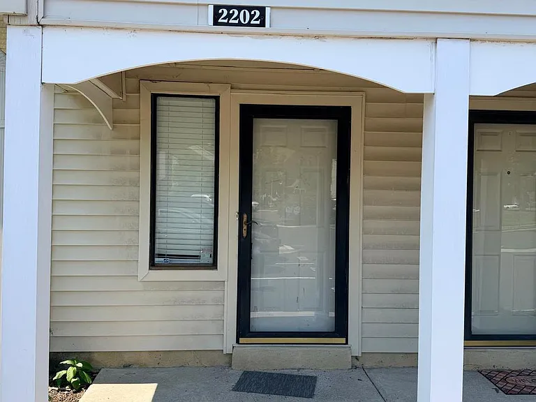 2202 Sandra Rd — Photo 3