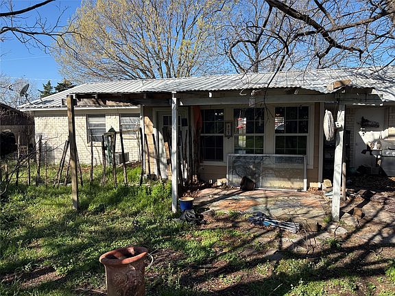 4th image of 322 S 3rd