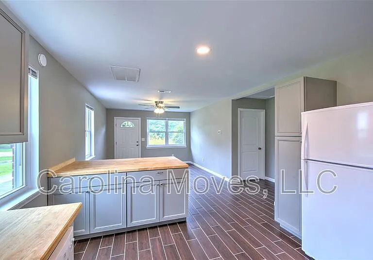 130 Pleasant Dr #A — Photo 9