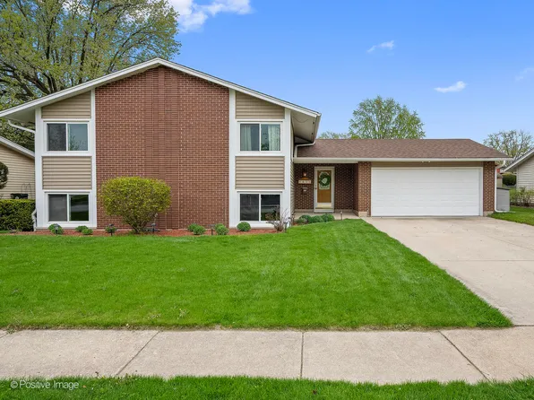 6433 Taylor Dr, Woodridge, IL 60517
