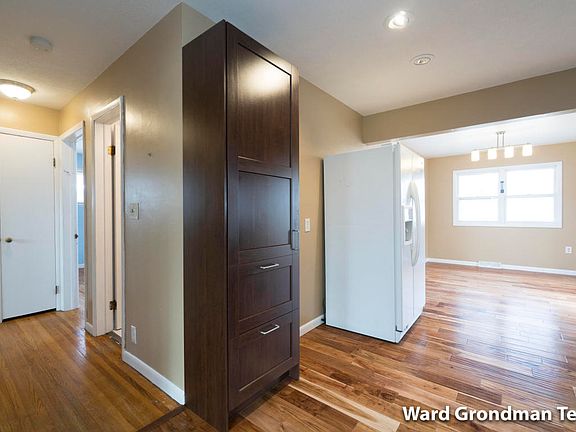 5th image of 555 52nd St SE