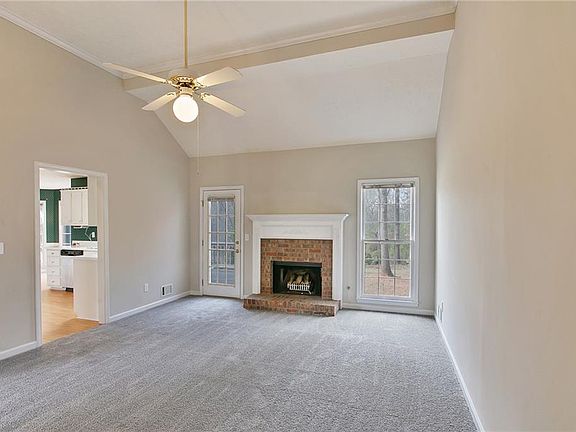 4th image of 250 Christian Woods Dr