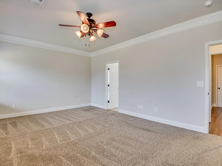 1030 Swan Ct — Photo 7