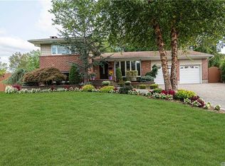 59 Genesee Dr, Commack, NY 11725