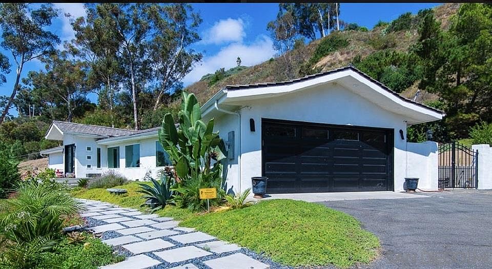 2nd image of 5634 Las Palomas