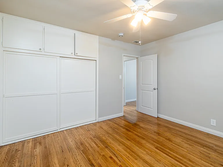 521 E Date St — Photo 29