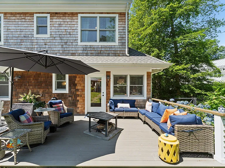 104 Lake Dr — Photo 15